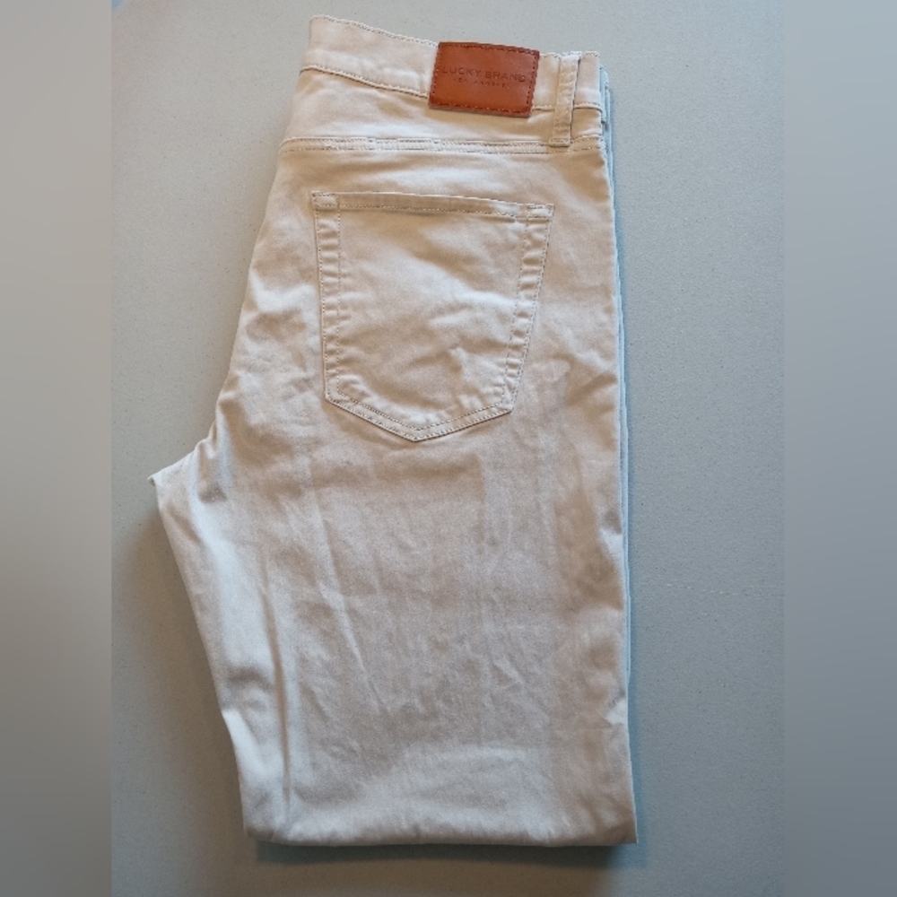 LUCKY Brand Khakis 221 Straight Leg Size 34/32